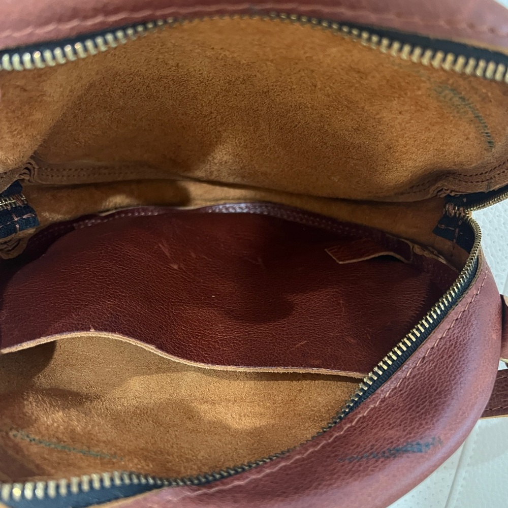 Portland leather crossbody and wallet - Picture 7 of 13